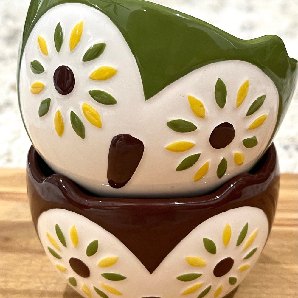 Set of two vintage-style ceramic bowls